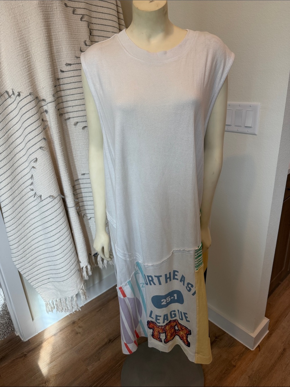 We The Free Women’s White Sleeveless Graphic Hem Dress